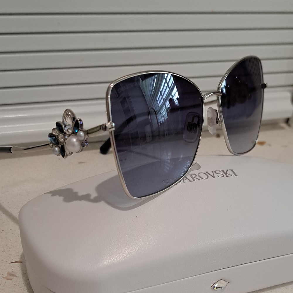 NWT Swarovski Silver-Tone Floral Crystal Sunglasses - Blue Gradient Lenses
